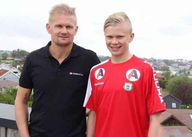 记者：前国门李雷雷有望接替杨智，担任青岛西海岸守门员教练（媒体称前国门李雷雷或将接班杨智，出任青岛西海岸门将教练）