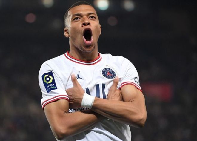 凯恩补时绝平，拜仁德甲对阵柏林联合仍保持不败（凯恩补时救主，拜仁德甲对柏林联合不败纪录延续）