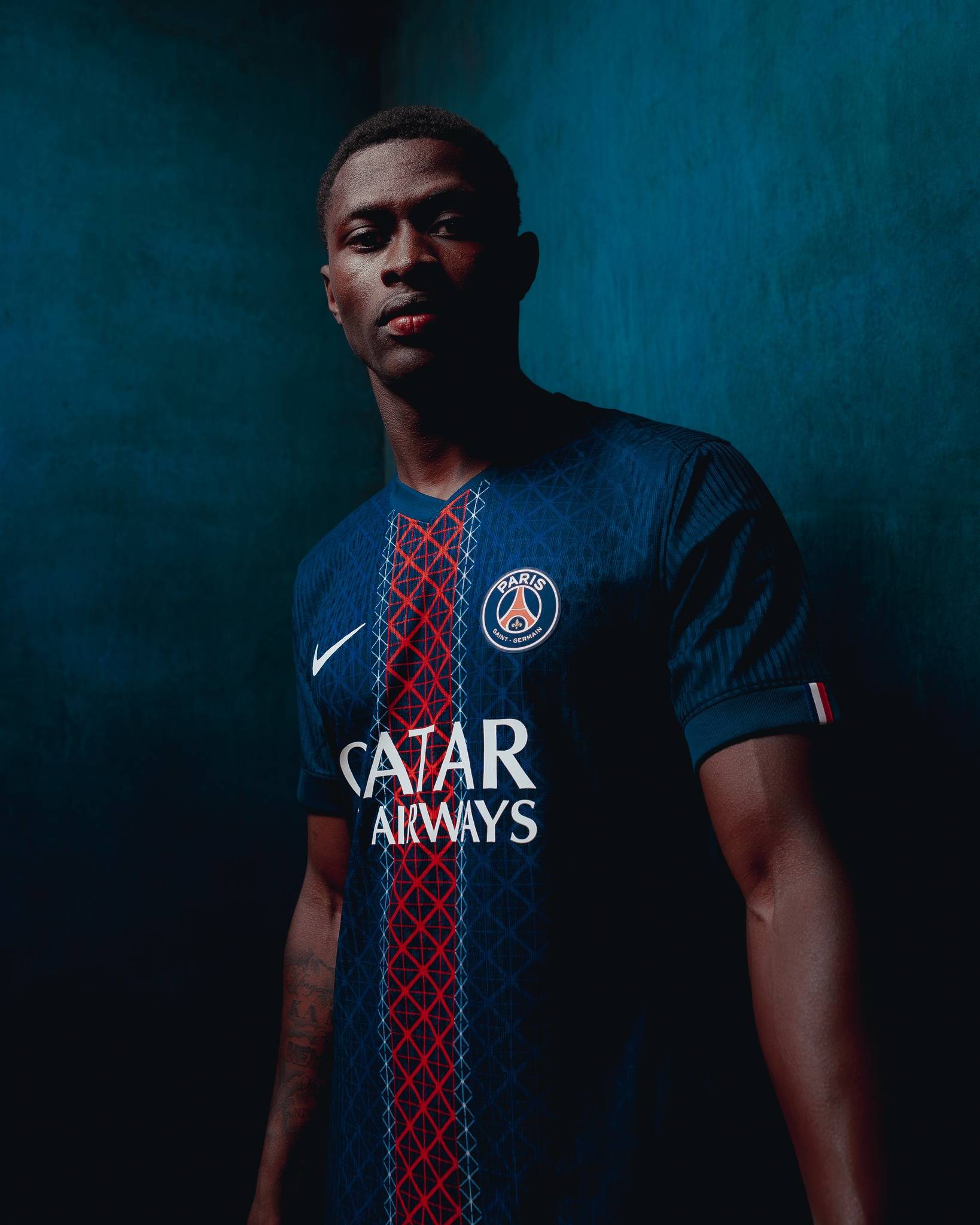 米体：尤文要求弗拉霍维奇大幅降薪留队，幅度可能接近一半（米体：尤文盼弗拉霍维奇留队，薪水或被腰斩）