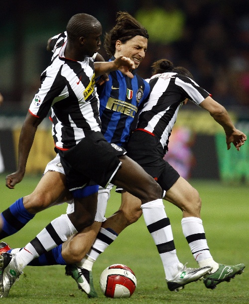 法兰克福后卫：巴萨的比赛风格非常大胆，你会欣赏他们的水平（法兰克福后卫称赞巴萨：打法大胆，水平令人称道）