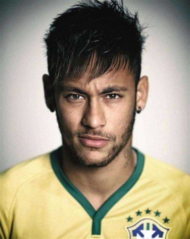 曼城联赛排名升至第二，距榜首阿森纳仅2分（曼城升至联赛第二，距领头羊阿森纳仅差2分）