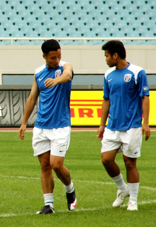 篮球NBA球队教练讨论轮换阵容（NBA球队教练研讨轮换阵容方案）