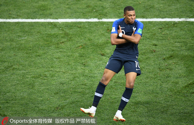 约基奇砍下118次25分+10助，史上其他中锋合计108场