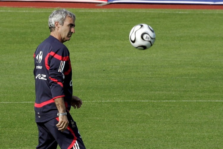 球队取胜后送亚泰降级，海牛球迷在退场时高喊“亚泰降级啦”（海牛赢球送亚泰降级，球迷退场齐喊“亚泰降级啦”）