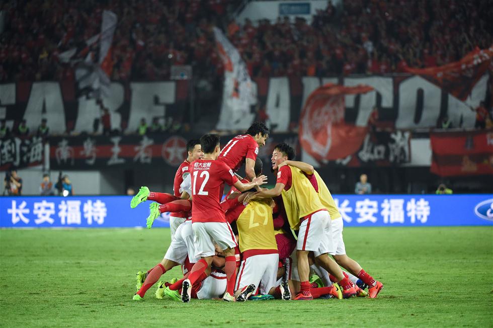 伟大3-1！迈阿密首夺美职联总冠军，仅建队7年，38岁梅西获第47冠（迈阿密3-1登顶美职联，建队7年首捧总冠军，38岁梅西收获生涯第47冠）