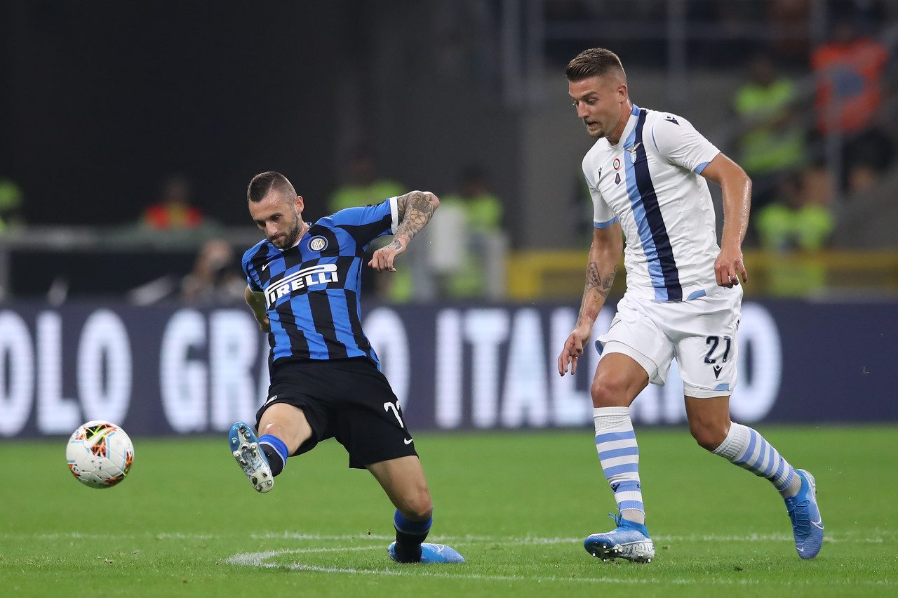 欧冠半场：杜兰、多尔贝格破门，卡拉巴克1-1阿贾克斯（欧冠半场比分：卡拉巴克1-1阿贾克斯，杜兰与多尔贝格建功）