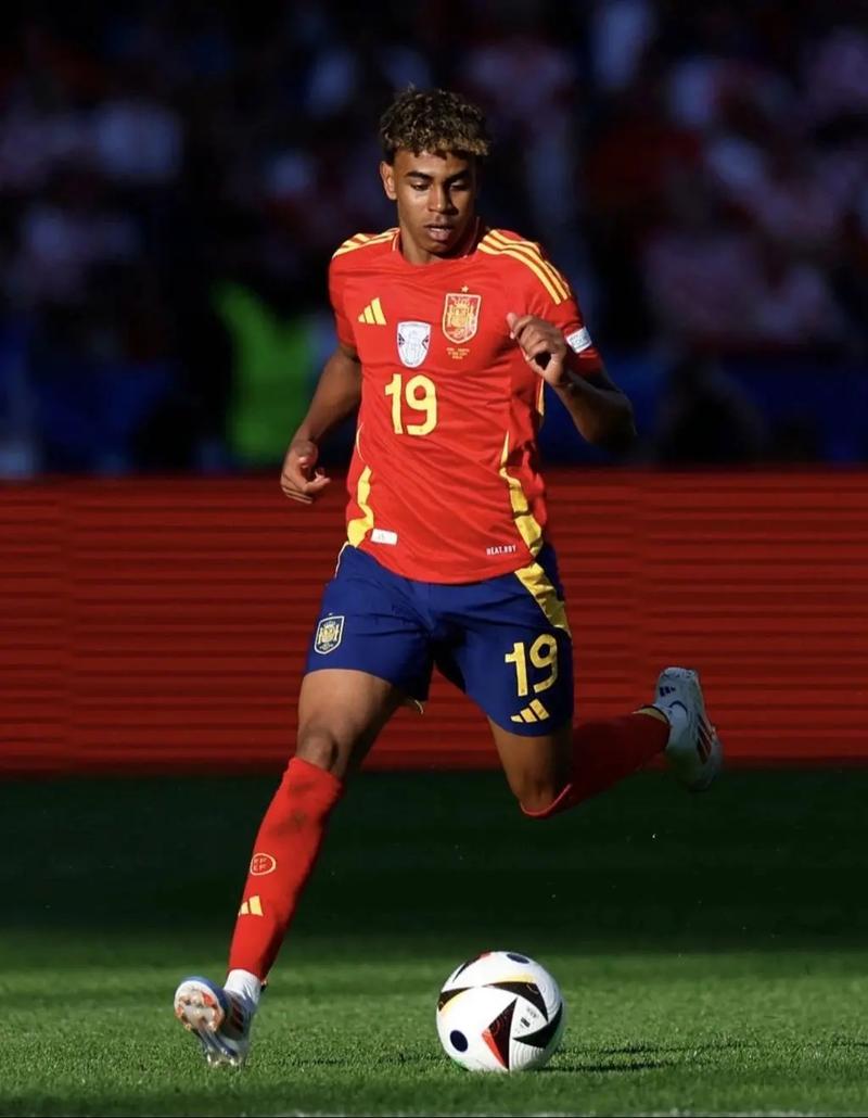 英超前瞻：曼联状态回暖期待连胜，西汉姆联进攻核心停赛（英超展望：曼联回勇冲击连胜，西汉姆进攻核心停赛缺阵）