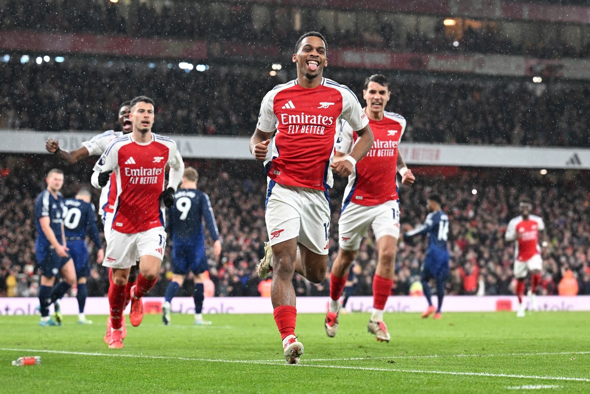 镜报：想要参加世界杯，奇克考虑离开米兰去争取更多比赛时间（镜报：为争世界杯席位，奇克或离开米兰寻更多出场时间）