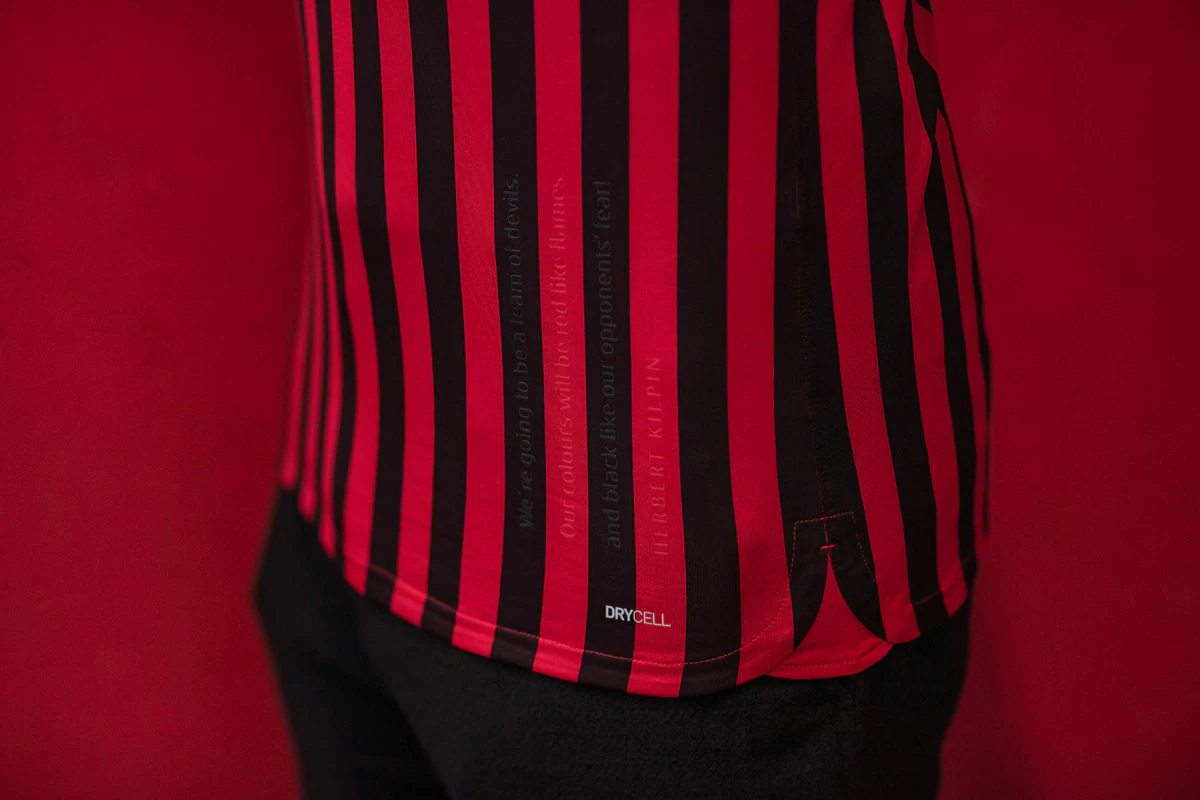 踢球者：巴斯克斯背伤恢复缓慢，理想情况下月底可以复出（踢球者：巴斯克斯背伤恢复不理想，最早有望于月底复出）