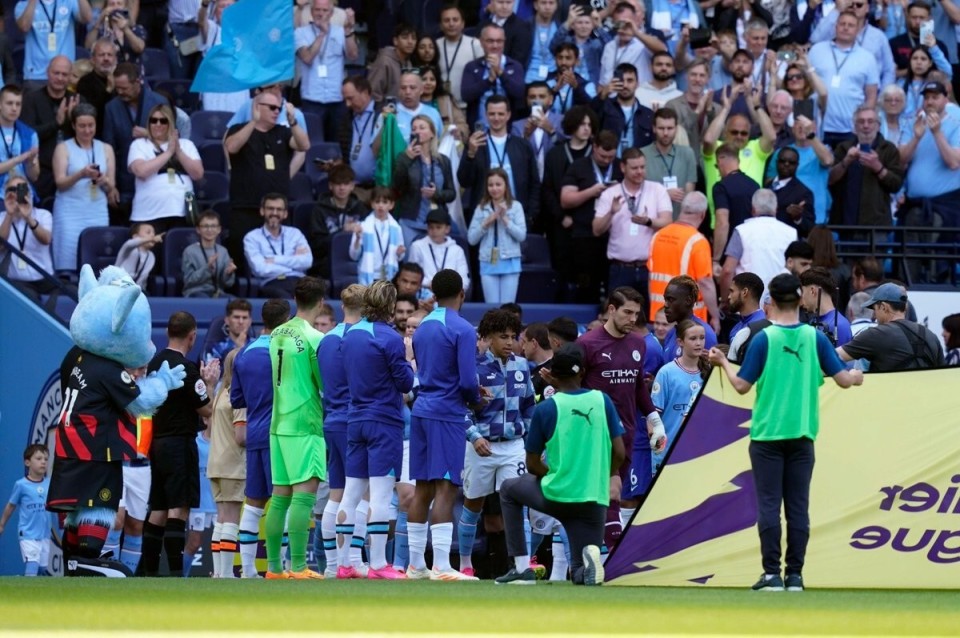 奥尔莫：我们信任弗里克的战术理念，队内大家都步调一致（奥尔莫：全队认可弗里克的战术思路，内部步调高度一致）