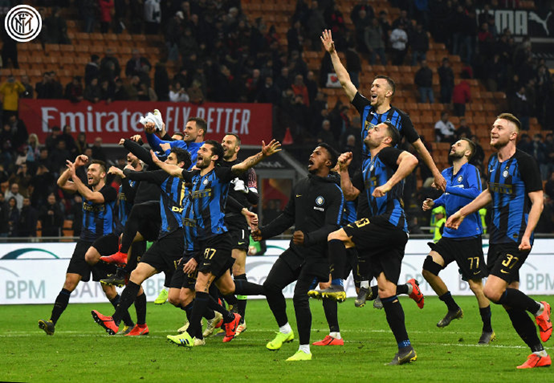 对手整场都被他点名单打（对手整场遭他点名单吃）