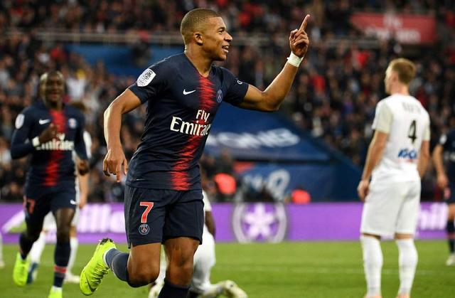 津门虎将在11月16日举办年票球迷开放日活动，共100个名额（津门虎11月16日举行年票球迷开放日，限额100名）